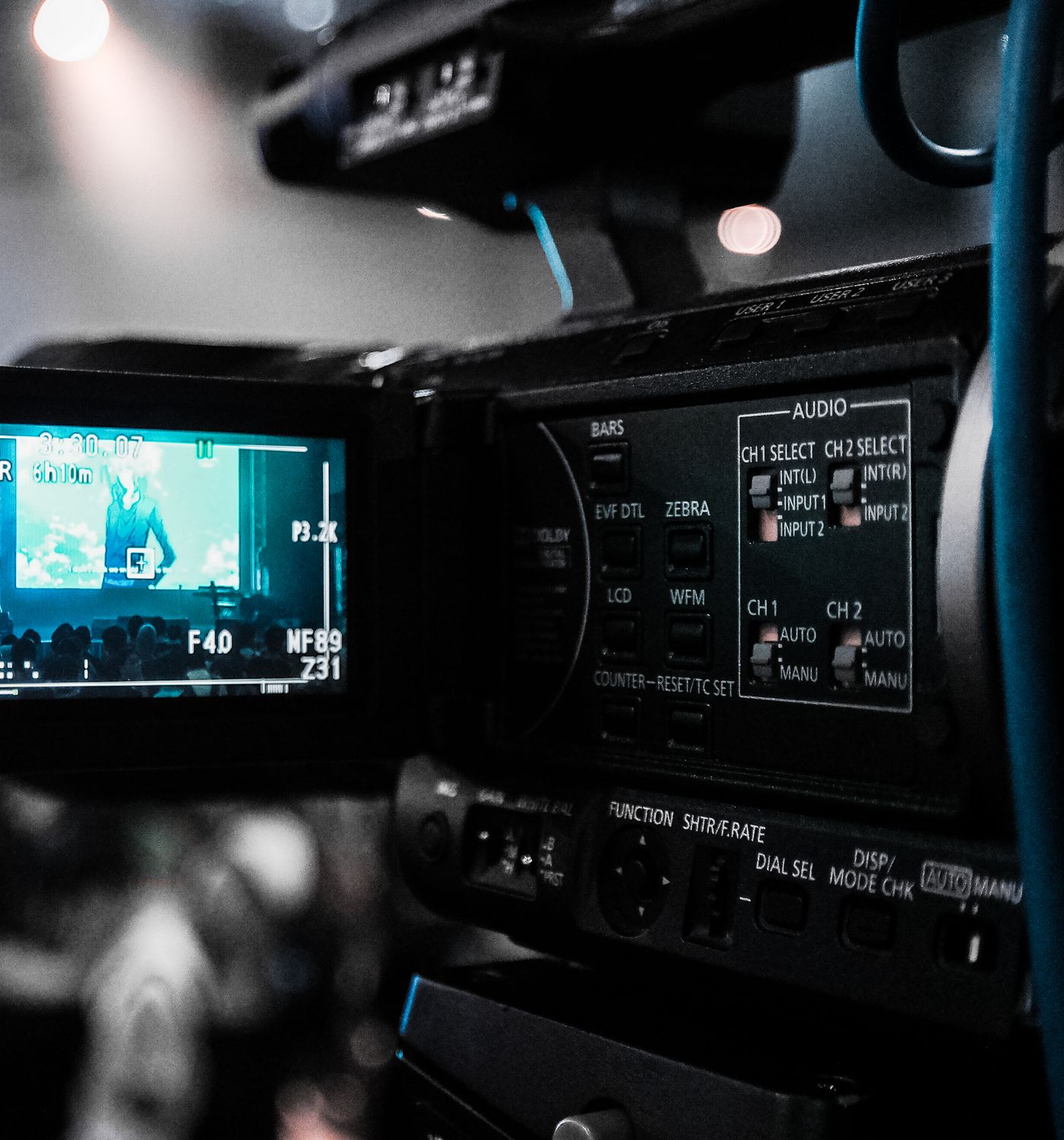 Videoproduktion mit Kamera und Preview-Monitor bei Starke Filme